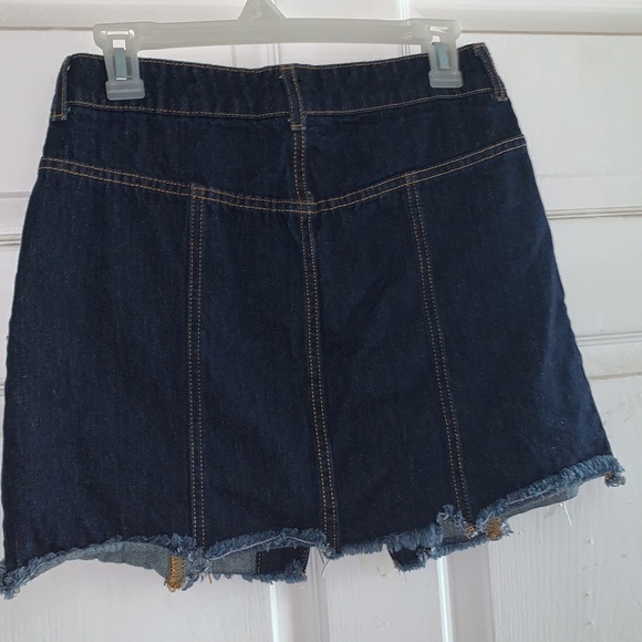 ⭐️Beautiful Forever 21 denim skirt - Picture 2 of 3